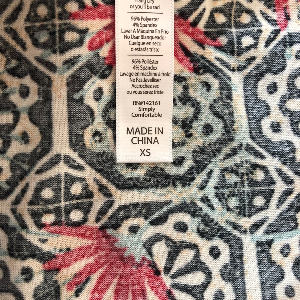 Xs LuLaRoe Classic T - EUC - Picture 3 of 3